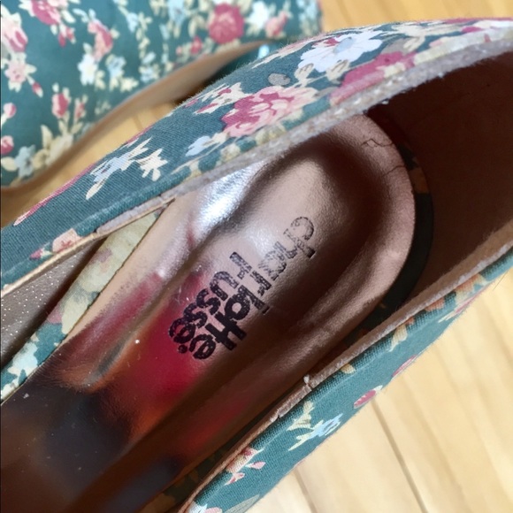 Charlotte Russe Platform Pumps Floral Size 9 - Picture 7 of 7